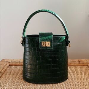 Neely & Chloe No. 56 Kettle Bag Croc Embossed Forest Green